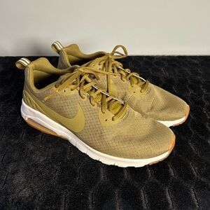 Nike Air Max Motion 844836-330 Khaki Men’s Size 9 Sneakers